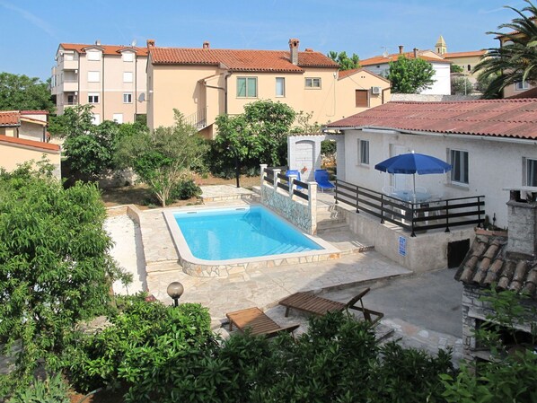 L'Eau, Plante, Ciel, Bâtiment, Fenêtre, Bleu Azur, Piscine, Arbre, Plan D'Eau, Maison