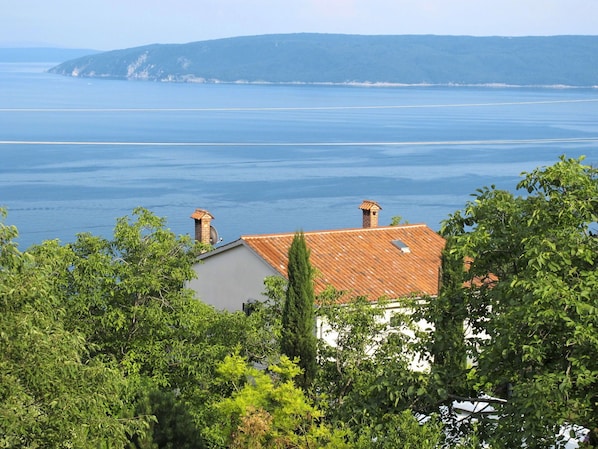 Water, Sky, Building, Ecoregion, Azure, Natural Landscape, Tree, Land Lot, Vegetation, Cottage