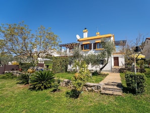 House, Residential Area, Home, Estate, Garden, Shade, Landscaping, Yard, Hacienda, Villa