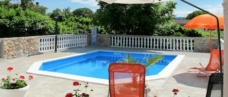 Plante, Fleur, Nuage, Ciel, L'Eau, Propriété, Bùtiment, Piscine, Pot De Fleur, Bleu Azur