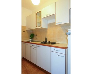 Countertop, Cabinetry, Room, Kitchen, Property, Furniture, Interior Design, Kitchen Stove, House, Building