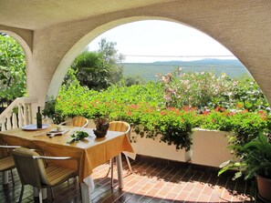 Property, Building, Real Estate, House, Room, Architecture, Villa, Vacation, Patio, Apartment