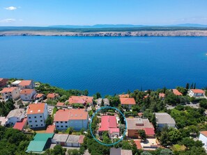 Water, Sky, Water Resources, Daytime, Property, Building, Blue, Azure, Nature, Natural Landscape