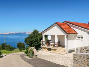 Sky, Water, Plant, Building, Azure, Cottage, Land Lot, Wood, House, Residential Area