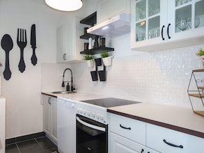 Cabinetry, Comptoir, Propriété, Meubles, Blanc, Noir, Cuisine, Éclairage, Design Intérieur, Bâtiment