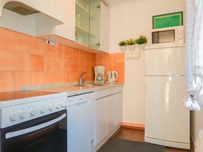 Spüle, Cabinetry, Eigentum, Sinken, Zapfhahn, Countertop, Gebäude, Armatur, Interior Design, Küche