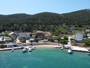 Wasser, Boot, Himmel, Wasservorräte, Watercraft, Gebäude, Azurblau, Küsten Und Ozeanische Forms, See, Baum