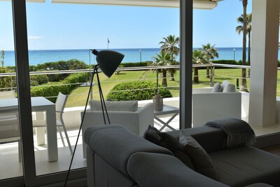 LUXURIOUS APARTMENT IN FRONT OF THE BEACH GAVA MAR