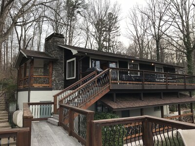 Lake Lanier hideaway right on the lake, beautifully updated, great swimming lake