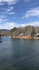 Lake Lanier hideaway right on the lake, beautifully updated, great swimming lake