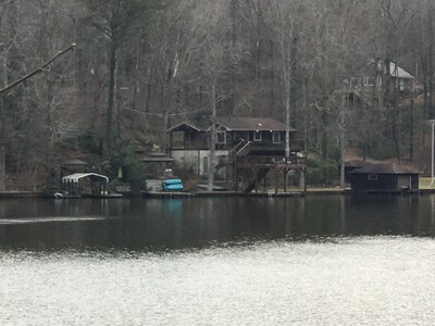 Lake Lanier hideaway right on the lake, beautifully updated, great swimming lake