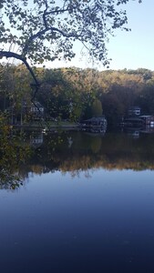 Lake Lanier hideaway right on the lake, beautifully updated, great swimming lake