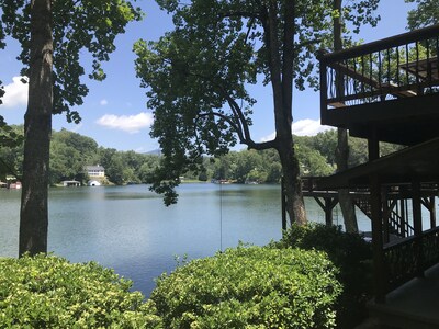 Lake Lanier hideaway right on the lake, beautifully updated, great swimming lake