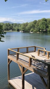 Lake Lanier hideaway right on the lake, beautifully updated, great swimming lake