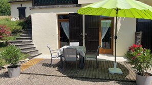 Terrasse et entrée