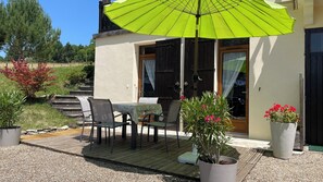 Terrasse et entrée