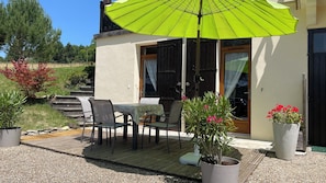 Terrasse et entrée