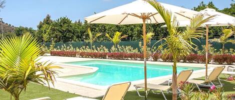 Green Orange Villa swimming pool