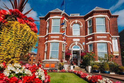 Barford House - Ground Floor Self-Catering Apartment Southport