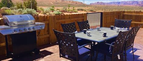 Enjoy a sunset over the Vermillion Cliffs from the front courtyard, BBQ, patio furniture, 42” fence