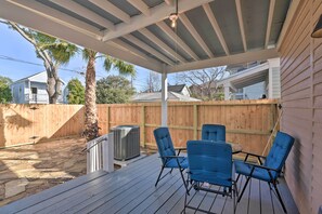 Deck | Outdoor Dining Area