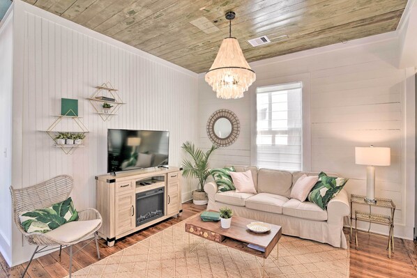 Galveston Vacation Rental | 2BR | 1BA | Step-Free Access | 900 Sq Ft