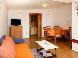 Zimmer, Möbel, Eigentum, Gebäude, Interior Design, Haus, Fussboden, Tabelle, Wohnzimmer, Suite
