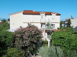 Eigentum, Haus, Wohngebiet, Gebäude, Grundeigentum, Die Architektur, Nachbarschaft, Wohnung, Villa, Baum