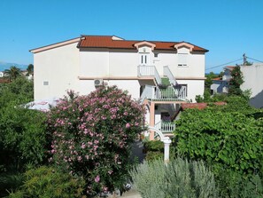 Eigentum, Haus, Wohngebiet, Gebäude, Grundeigentum, Die Architektur, Nachbarschaft, Wohnung, Villa, Baum