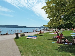 L'Eau, Nuage, Ciel, Plante, Arbre, Lac, Cotiers Et Relief Océaniques, Plage, Herbe, Loisir