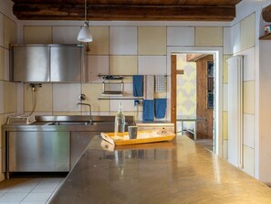 Fregadero, Grifo, Lavabo, Gabinetes, Mueble, Mostrador, Arreglo De Tubería, Cocina, Madera, Edificio