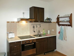 Cabinetry, Countertop, Eigentum, Möbel, Sinken, Küche, Zapfhahn, Herd, Holz, Schublade