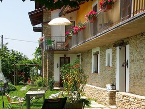 Eigentum, Gebäude, Haus, Grundeigentum, Hof, Balkon, Zuhause, Die Architektur, Wohngebiet, Garten