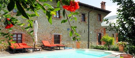 Plant, Building, Property, Water, Furniture, Window, Green, Swimming Pool, Azure, Chair