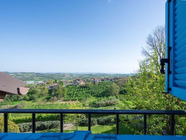 Ciel, Plante, Propriété, Bâtiment, Bleu, Vert, Bleu Azur, Maison, Nuage, Clôture