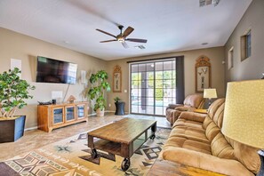 Living Room | Free WiFi | Cable TV | Central A/C & Heat