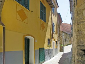 Bâtiment, Fenêtre, Ciel, Maison, Jaune, Surface De La Route, Quartier, Matériel De La Propriété, Zone Résidentielle