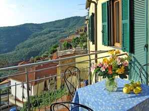 Propriété, Balcon, Jaune, Immobilier, Bâtiment, Maison, Quartier, Arbre, Zone Rurale, Vacances