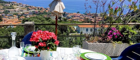Table, Flower, Summer, Real Estate, Vacation, Room, Plant, Tourism, Building, Restaurant