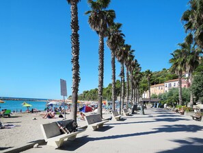 L'Eau, Ciel, Nuage, Ressources En Eau, Bleu Azur, Arbre, Paysage Naturel, Plage, Cotiers Et Relief Océaniques, Plante