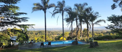 View across pool over the Yarra Valley.
Heated October to April
