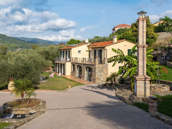 Property, Town, Building, House, Residential Area, Neighbourhood, Estate, Home, Village, Real Estate