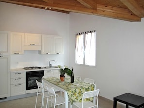 Zimmer, Möbel, Eigentum, Küche, Gebäude, Decke, Interior Design, Countertop, Haus, Fussboden