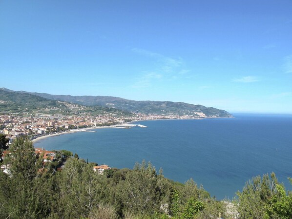 Sky, Water, Cloud, Plant, Azure, Mountain, Tree, Coastal And Oceanic Landforms, Natural Landscape, Landscape