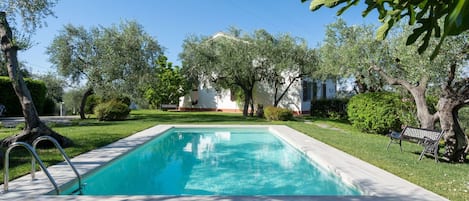 Piscina, Proprietà, Immobiliare, Paesaggio Naturale, Casa, Estate, Backyard, Casa, Zona Residenziale, Erba