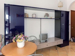 Pièce, Meubles, Propriété, Design Intérieur, Bâtiment, Table, Étagère, Maison, Salon, Cabinetry