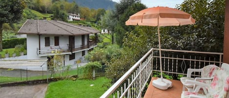 Plant, Sky, Property, Building, Umbrella, Tree, Cloud, Architecture, Chair, Leisure