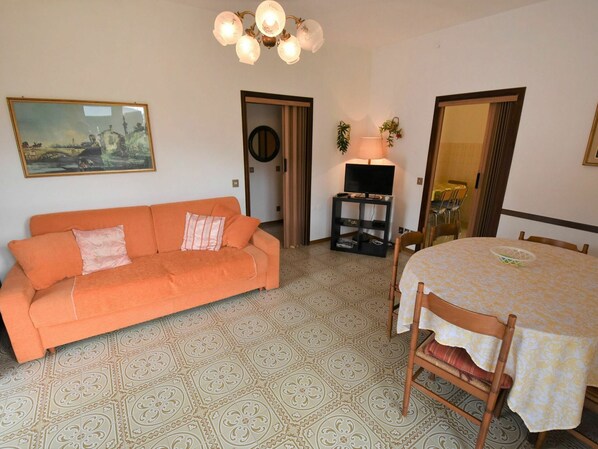 Bilderrahmen, Möbel, Pflanze, Tabelle, Holz, Gebäude, Beleuchtung, Stuhl, Komfort, Interior Design