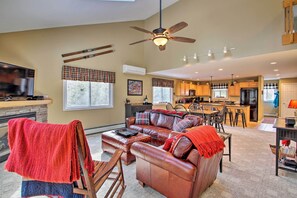 Living Room | Sleeper Sofa | Fireplace | Open Floor Plan | Free WiFi