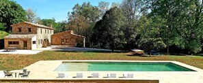 Property building,Patio,Facade/entrance,Day,Garden,Garden view,Pool view,Swimming pool